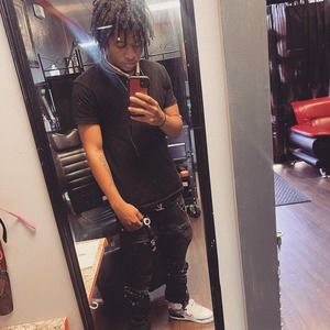 Meet your Posher, Ezzy